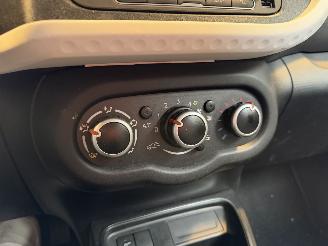 Renault Twingo 1.0 SCe Collection picture 23