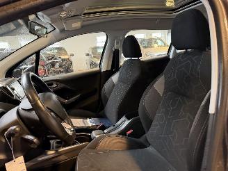 Peugeot 2008 1.2 PureTech Blue Lion picture 19