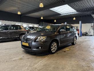 uszkodzony samochody osobowe Toyota Avensis Wagon 1.8 VVTi Luna 2008/2