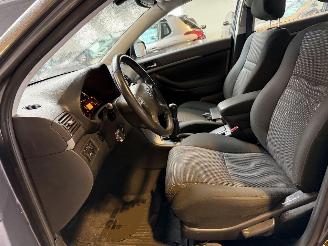 Toyota Avensis Wagon 1.8 VVTi Luna picture 18
