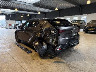 Mazda 3 2.0 e-SkyActiv G 122 picture 3