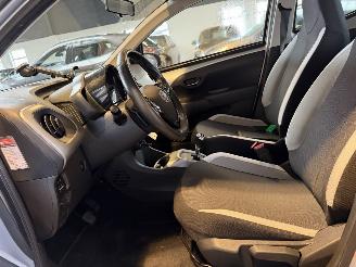 Toyota Aygo 1.0 VVT-i x-play Automaat! picture 16