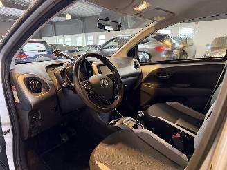 Toyota Aygo 1.0 VVT-i x-play Automaat! picture 15
