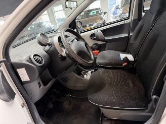 Peugeot 107 1.0-12V Millesim 200 picture 23