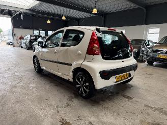 Peugeot 107 1.0-12V Millesim 200 picture 6