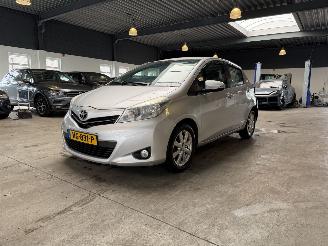 uszkodzony samochody osobowe Toyota Yaris 1.3 VVT-i Aspiration 2012/11