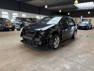škoda osobní automobily Toyota Auris 1.8 Full Hybrid Dynamic 2012/2