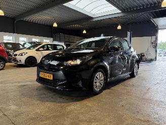 Damaged car Toyota Yaris 1.5 Hybrid Active NAP! 2023/9