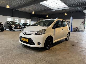 Damaged car Toyota Aygo 1.0 VVT-i Now NAP! 2013/10