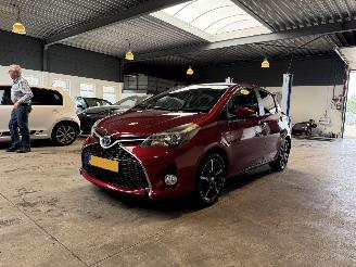 skadebil auto Toyota Yaris 1.5 Hybrid Volcano Edition 2017/1