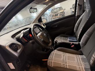 Peugeot 108 1.0 e-VTi Allure picture 17