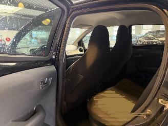 Peugeot 108 1.0 e-VTi Allure picture 13