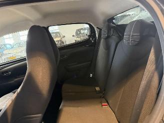 Peugeot 108 1.0 e-VTi Allure picture 15