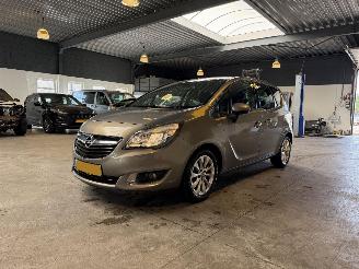 Vaurioauto  passenger cars Opel Meriva 1.4 Turbo Design Edition 2015/3
