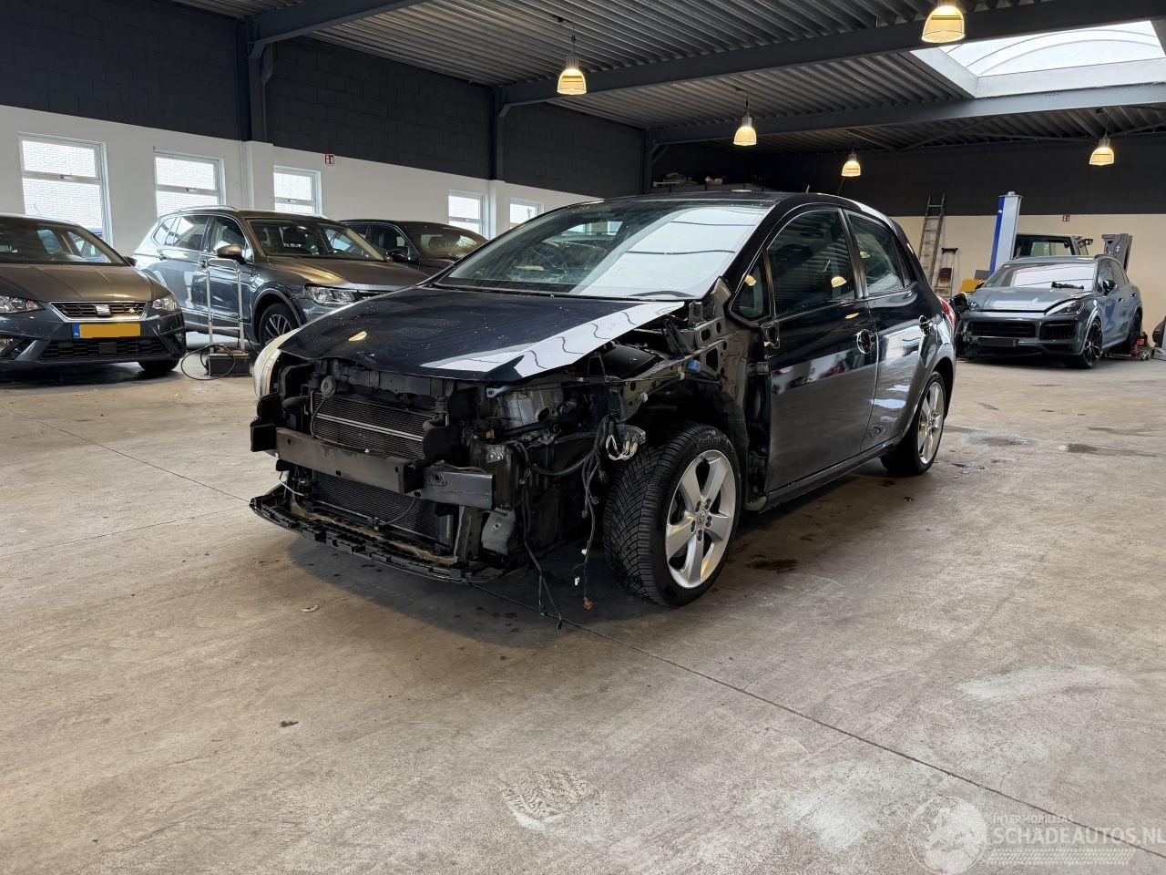 Toyota Auris 1.8 Full Hybrid Dynamic