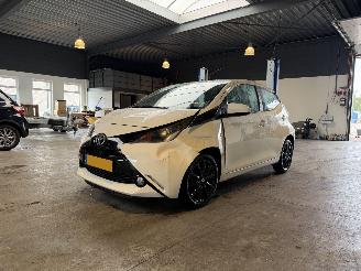 škoda osobní automobily Toyota Aygo 1.0 VVT-i x-play NAP! 2016/11
