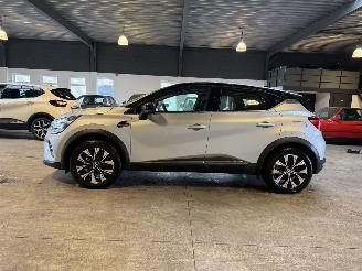 Renault Captur 1.6 E-Tech Plug-in Hybrid 160 Techno picture 2