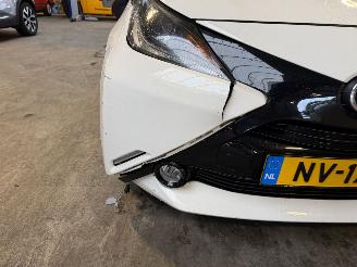 Toyota Aygo 1.0 VVT-i x-wave picture 11