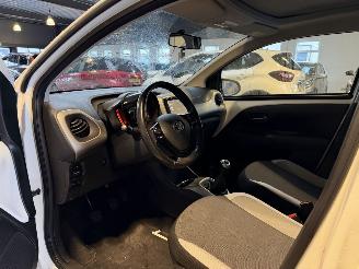 Toyota Aygo 1.0 VVT-i x-wave picture 18