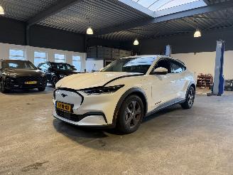 krockskadad bil auto Ford Mustang Mach-e Extended RWD 98 KWH 30.000 NAP! 2023/5