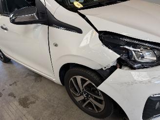 Peugeot 108 1.0 e-VTi Allure picture 11