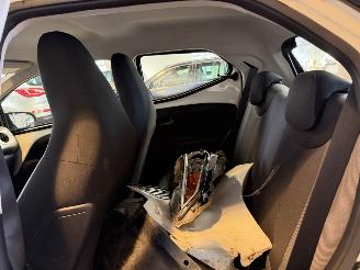 Toyota Aygo 1.0 VVT-i x-play picture 15