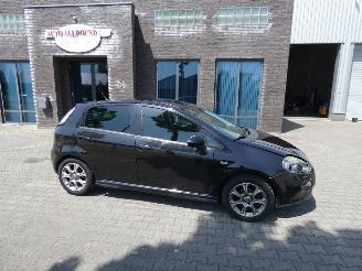 Unfallwagen Fiat Punto 1.3 M-Jet Lounge 2015/10