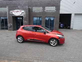Damaged car Renault Clio 0.9 TCe Dynamique 2015/9