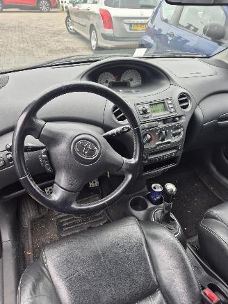 Toyota Yaris (P1) Hatchback 1.5 TS 16V VVT-i (1NZFE) [77kW] 5-BAK picture 8