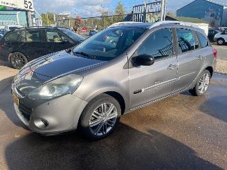 Damaged car Renault Clio Clio III Estate/Grandtour (KR) Combi 1.2 16V TCE 100 (D4F-784(D4F-H7)) [74kW 2010/7