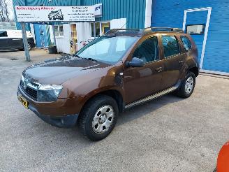 uszkodzony samochody osobowe Dacia Duster Duster (HS) SUV 1.6 16V (K4M-690(K4M-F6 2013/2