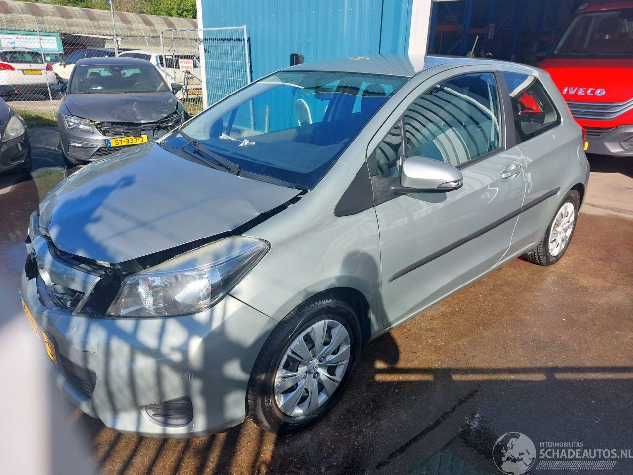 Toyota Yaris Yaris III (P13) Hatchback 1.33 16V