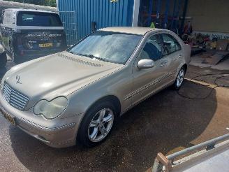 Voiture accidenté Mercedes C-klasse C (W203) Sedan 2.0 C-180 16V 2002/1