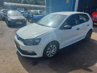 damaged passenger cars Volkswagen Polo Polo V (6R) Hatchback 1.4 TDI 2015/8