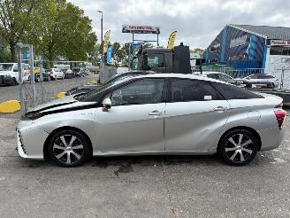 Voiture accidenté Toyota Mirai FCV Executive 113kW Hydrogen hybrid 2019/4