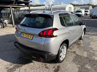 damaged passenger cars Peugeot 2008 1.2 81KW Autom. Clima Navi Led Active NAP 2017/7