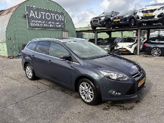 Schadeauto Ford Focus 1.0 Ecoboost 92KW Clima Navi Keyless NAP 2014/1