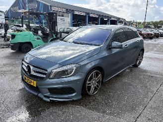 Voiture accidenté Mercedes A-klasse 200 Autom. 115KW Navi Clima Led Xenon AMG-Pakket NAP 2013/1