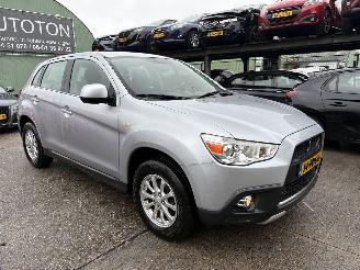 Damaged car Mitsubishi ASX 1.6 86KW Cleartec Intro Edition Airco 2011/1