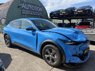 damaged passenger cars Ford Mustang Mach-e 75 kWh RWD 198KW Clima Navi Leer Camera NAP 2023/1