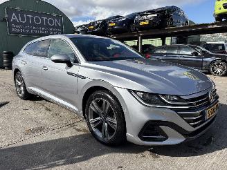 Damaged car Volkswagen Arteon 1.4 TSI eHybrid 160KW R-Line DSG Clima Navi Led Xenon Business NAP 2023/3