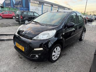 Damaged car Peugeot 107 1.0 50KW Airco Led Active 5-Drs NAP 2013/4