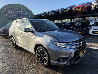 damaged passenger cars Mitsubishi Outlander 2.0 PHEV 89KW Executive Edition Clima Navi Led NAP 2015/9