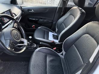 Kia Picanto 1.0 CVVT 49KW Design Edition Clima Navi Led Xenon Leer Camera NAP picture 8
