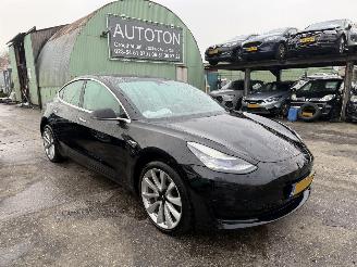 Schadeauto Tesla Model 3 60 kWh 175KW Standard RWD Plus Clima Navi NAP 2019/12