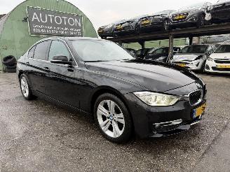 damaged passenger cars BMW 3-serie 320i 125KW Clima Navi Leer Led Xenon High Executive NAP 2013/1