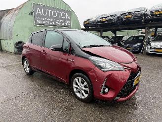 Damaged car Toyota Yaris 1.5 Hybrid 65KW Autom. Clima Navi Led Camera Executive 2019/5