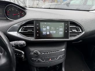 Peugeot 308 1.6 Bluehdi 88KW Pano Clima Navi Camera Executive Pack NAP picture 11