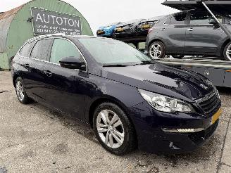 Unfallwagen Peugeot 308 1.6 Bluehdi 88KW Pano Clima Navi Camera Executive Pack NAP 2015/11