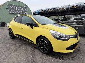 uszkodzony samochody osobowe Renault Clio 0.9 TCE 66KW 7-Edition Clima Navi Led 2014/4